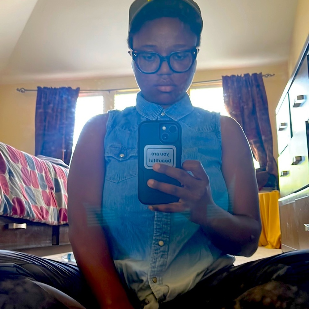 2-toned Levi’s jean shirt! (Size: medium)